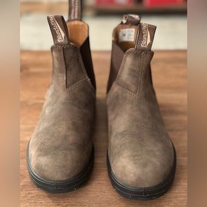 Blundstone brown suede boots size 7 US women (4 AUS)